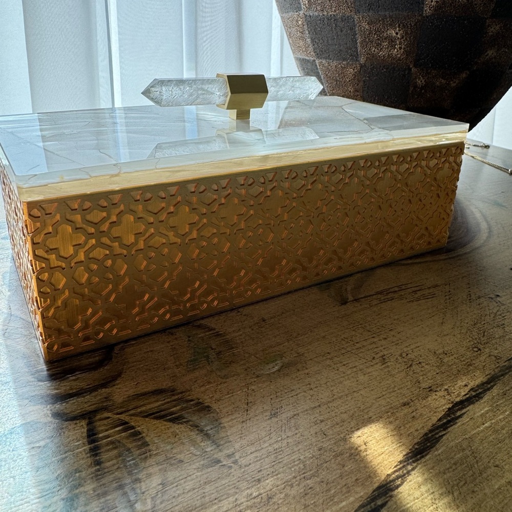 $250 Kendra Scott Gold Filigree White Mother of Pearl & Quartz Jewelry Box